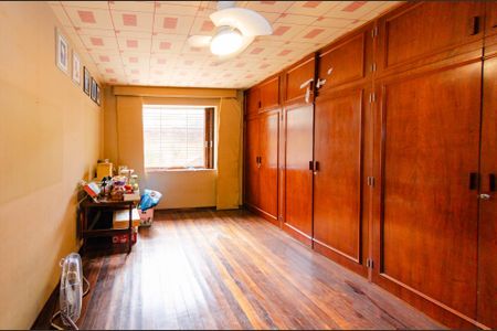 Casa à venda com 1000m², 5 quartos e 8 vagas Casa à venda com 1000m², 5 quartos e 8 vagasQuarto 1