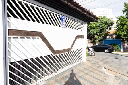 Casa à venda com 300m², 3 quartos e 3 vagas Casa à venda com 300m², 3 quartos e 3 vagasFachada