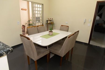 Casa à venda com 300m², 3 quartos e 3 vagas Casa à venda com 300m², 3 quartos e 3 vagasCopa