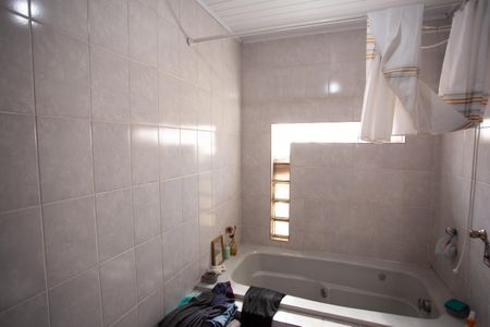 Casa à venda com 256m², 5 quartos e 4 vagasBanheiro do Quarto 2