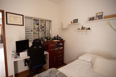 Casa à venda com 256m², 5 quartos e 4 vagasQuarto