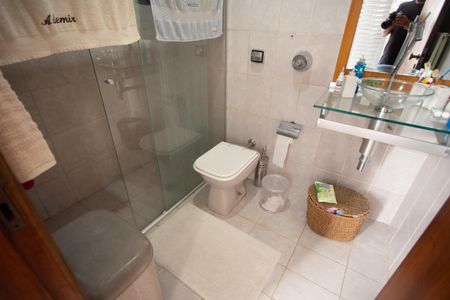 Casa à venda com 256m², 5 quartos e 4 vagasBanheiro