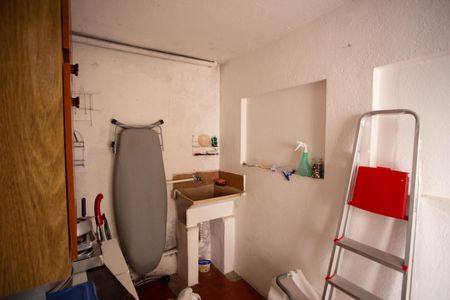 Casa à venda com 256m², 5 quartos e 4 vagasCasa 2 - Área Serviço