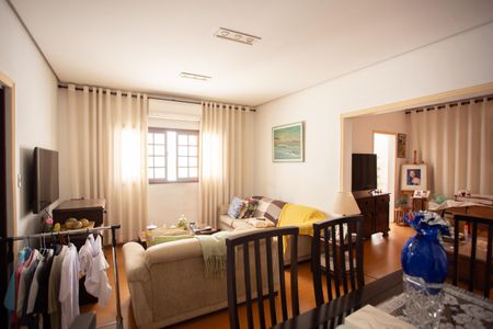 Casa à venda com 256m², 5 quartos e 4 vagasSala de Estar