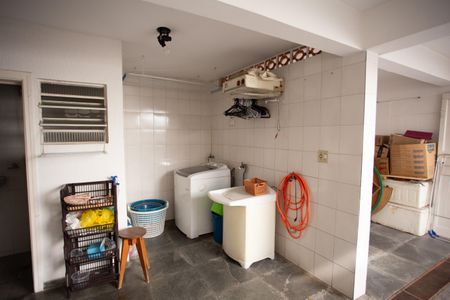 Casa à venda com 256m², 5 quartos e 4 vagasÁrea de Serviço