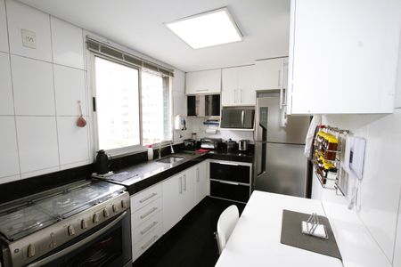 Apartamento à venda com 170m², 4 quartos e 3 vagasCozinha