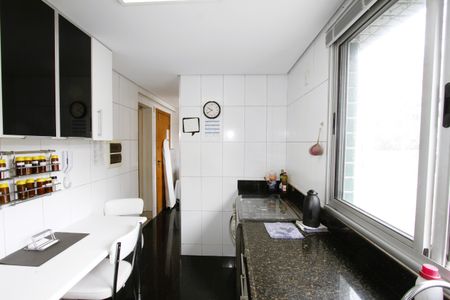 Apartamento à venda com 170m², 4 quartos e 3 vagasCozinha - Armários