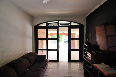 Casa à venda com 173m², 2 quartos e 2 vagasSala