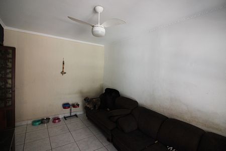 Casa à venda com 173m², 2 quartos e 2 vagasSala