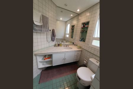 Apartamento à venda com 224m², 3 quartos e 4 vagasBanheiro da Suíte 2