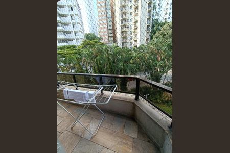 Apartamento à venda com 224m², 3 quartos e 4 vagasVaranda da Suíte 1