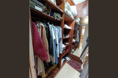 Apartamento à venda com 224m², 3 quartos e 4 vagasCloset da suíte 1