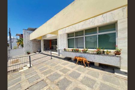 Casa de condomínio à venda com 210m², 3 quartos e 3 vagas