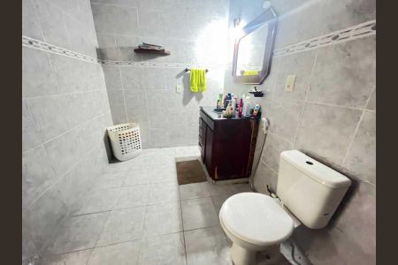 Casa de condomínio à venda com 210m², 3 quartos e 3 vagas