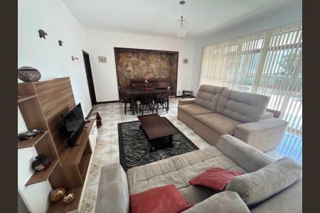 Casa de condomínio à venda com 210m², 3 quartos e 3 vagas