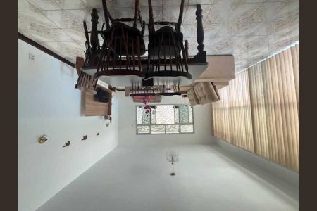 Casa de condomínio à venda com 210m², 3 quartos e 3 vagas