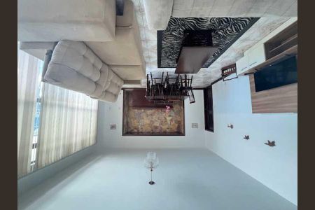 Casa de condomínio à venda com 210m², 3 quartos e 3 vagas