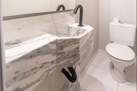 Casa à venda com 215m², 3 quartos e 4 vagas Casa à venda com 215m², 3 quartos e 4 vagasLavabo da Área Gourmet