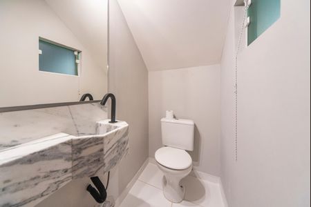 Casa à venda com 215m², 3 quartos e 4 vagas Casa à venda com 215m², 3 quartos e 4 vagasLavabo da Área Gourmet