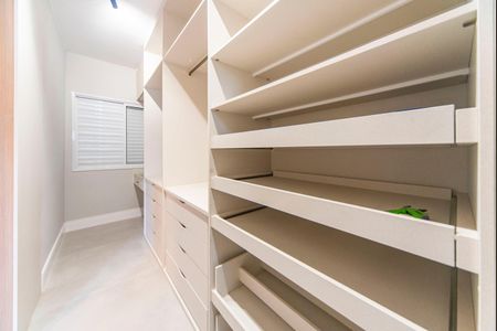 Casa à venda com 215m², 3 quartos e 4 vagas Casa à venda com 215m², 3 quartos e 4 vagasCloset Suíte