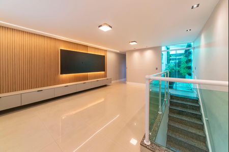 Casa à venda com 215m², 3 quartos e 4 vagas Casa à venda com 215m², 3 quartos e 4 vagasSala