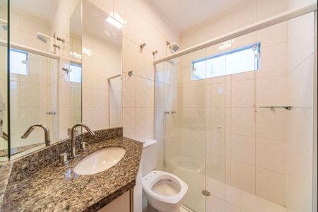 Casa à venda com 215m², 3 quartos e 4 vagas Casa à venda com 215m², 3 quartos e 4 vagasBanheiro Social