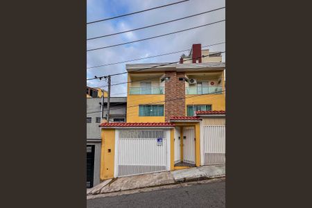 Casa à venda com 215m², 3 quartos e 4 vagas Casa à venda com 215m², 3 quartos e 4 vagasFachada