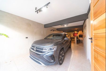 Casa à venda com 215m², 3 quartos e 4 vagas Casa à venda com 215m², 3 quartos e 4 vagasGaragem