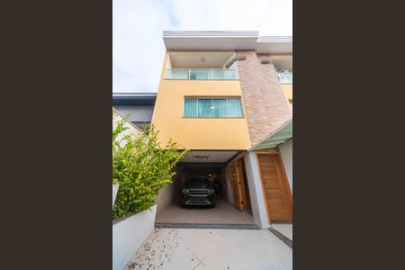 Casa à venda com 215m², 3 quartos e 4 vagas Casa à venda com 215m², 3 quartos e 4 vagasGaragem