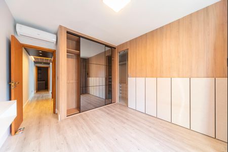 Casa à venda com 215m², 3 quartos e 4 vagas Casa à venda com 215m², 3 quartos e 4 vagasSuíte