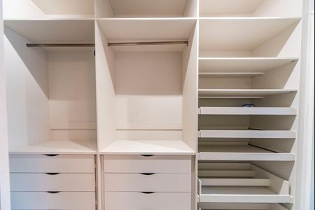 Casa à venda com 215m², 3 quartos e 4 vagas Casa à venda com 215m², 3 quartos e 4 vagasCloset Suíte