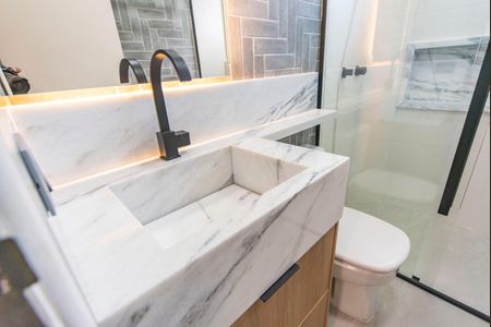 Casa à venda com 215m², 3 quartos e 4 vagas Casa à venda com 215m², 3 quartos e 4 vagasBanheiro Suíte