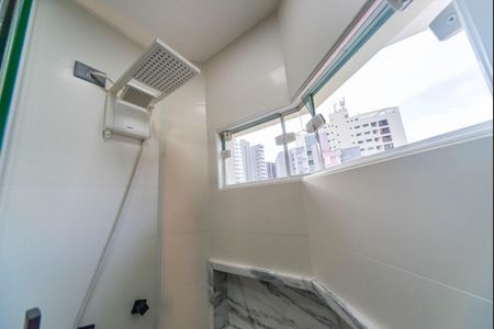 Casa à venda com 215m², 3 quartos e 4 vagas Casa à venda com 215m², 3 quartos e 4 vagasBanheiro Suíte