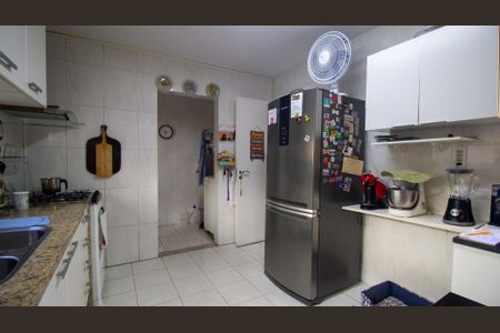 Casa de condomínio para alugar com 235m², 4 quartos e 2 vagasCozinha