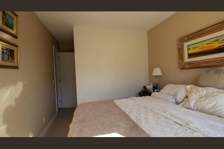 Casa de condomínio para alugar com 235m², 4 quartos e 2 vagasSuíte 2