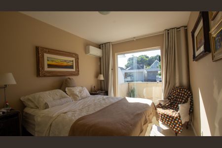 Casa de condomínio para alugar com 235m², 4 quartos e 2 vagasSuíte 2