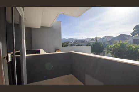 Casa de condomínio para alugar com 235m², 4 quartos e 2 vagasSacada da Suíte 1