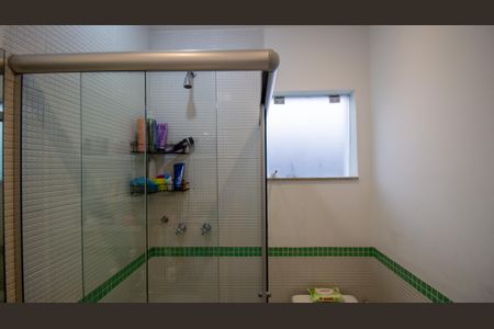 Casa de condomínio para alugar com 235m², 4 quartos e 2 vagasBanheiro Social
