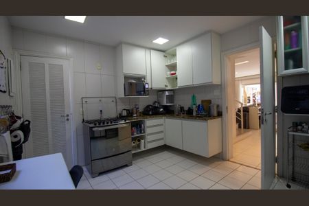 Casa de condomínio para alugar com 235m², 4 quartos e 2 vagasCozinha