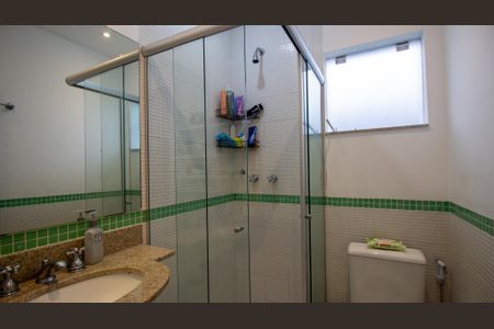 Casa de condomínio para alugar com 235m², 4 quartos e 2 vagasBanheiro Social