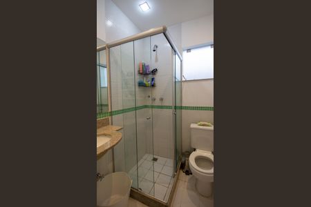 Casa de condomínio para alugar com 235m², 4 quartos e 2 vagasBanheiro Social