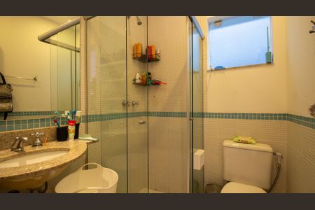 Casa de condomínio para alugar com 235m², 4 quartos e 2 vagasBanheiro da Suíte 2