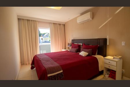 Casa de condomínio para alugar com 235m², 4 quartos e 2 vagasSuíte 1