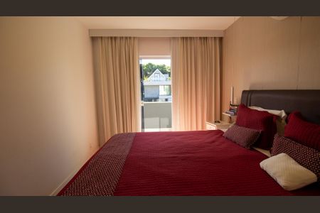 Casa de condomínio para alugar com 235m², 4 quartos e 2 vagasSuíte 1