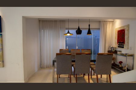 Casa de condomínio para alugar com 235m², 4 quartos e 2 vagasSala