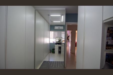 Casa de condomínio para alugar com 235m², 4 quartos e 2 vagasQuarto 2