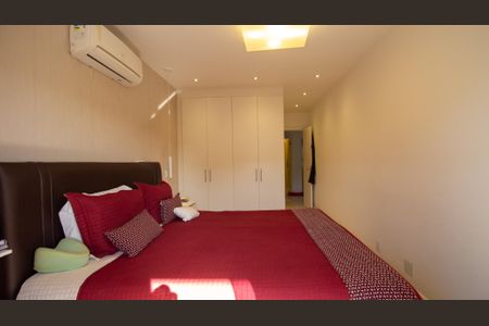 Casa de condomínio para alugar com 235m², 4 quartos e 2 vagasSuíte 1