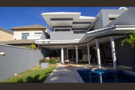 Casa de condomínio para alugar com 235m², 4 quartos e 2 vagasQuintal