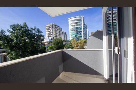 Casa de condomínio para alugar com 235m², 4 quartos e 2 vagasSacada da Suíte 1