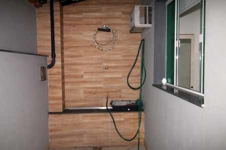 Casa à venda com 90m², 2 quartos e sem vagaChuveirão